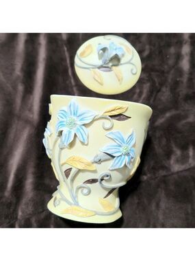 Veratex Lauren Resin Floral Covered Jar